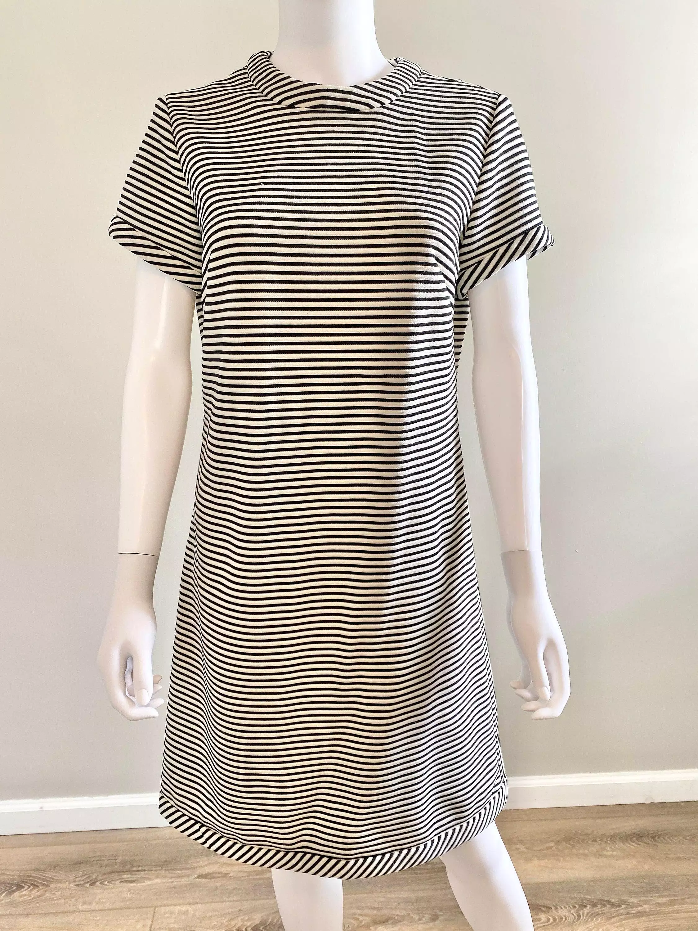 1960s Black and White Striped Shift Dress, 60s Retro Scooter Dress, Barbie Core Dress, Size S