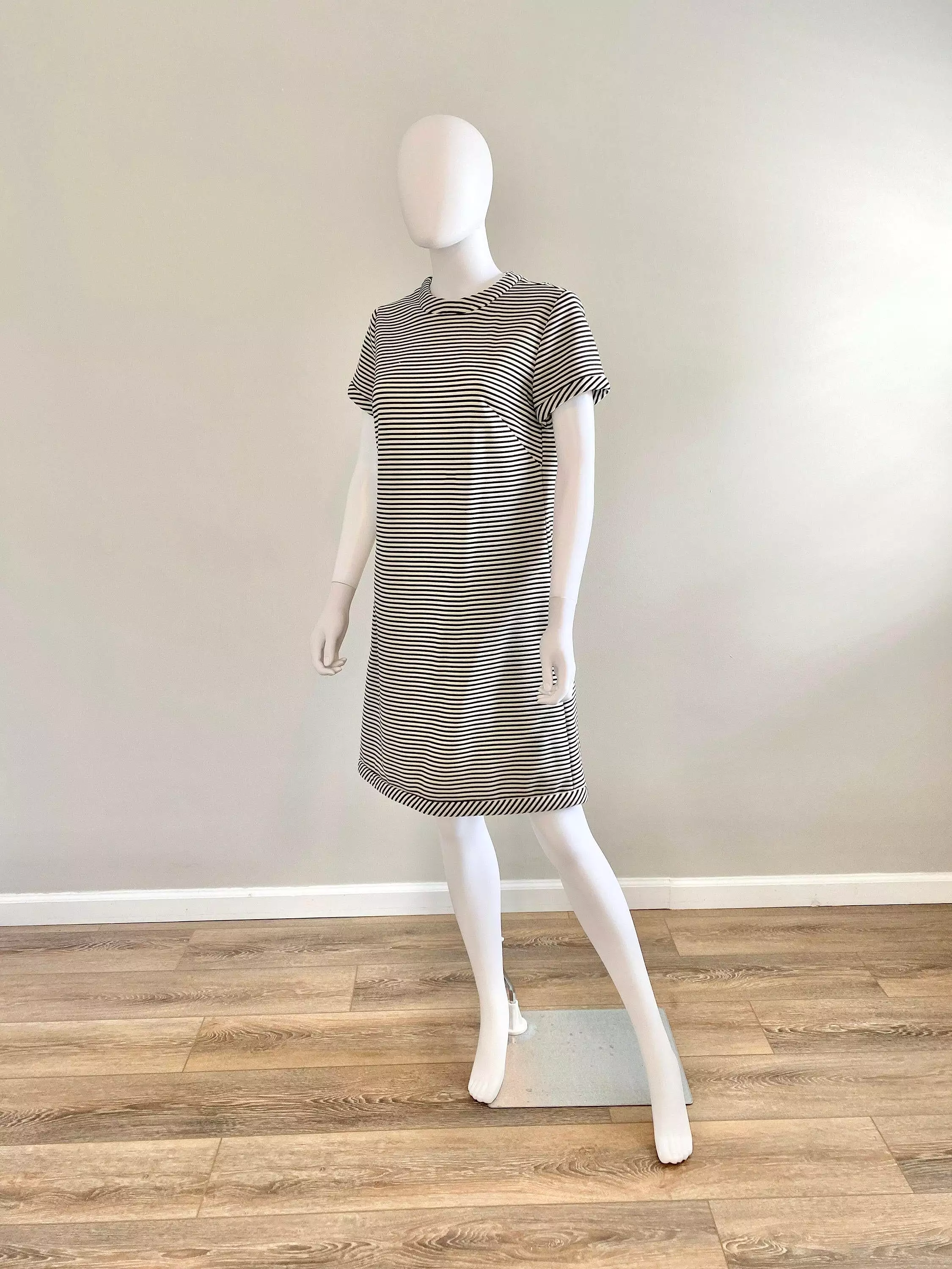 1960s Black and White Striped Shift Dress, 60s Retro Scooter Dress, Barbie Core Dress, Size S