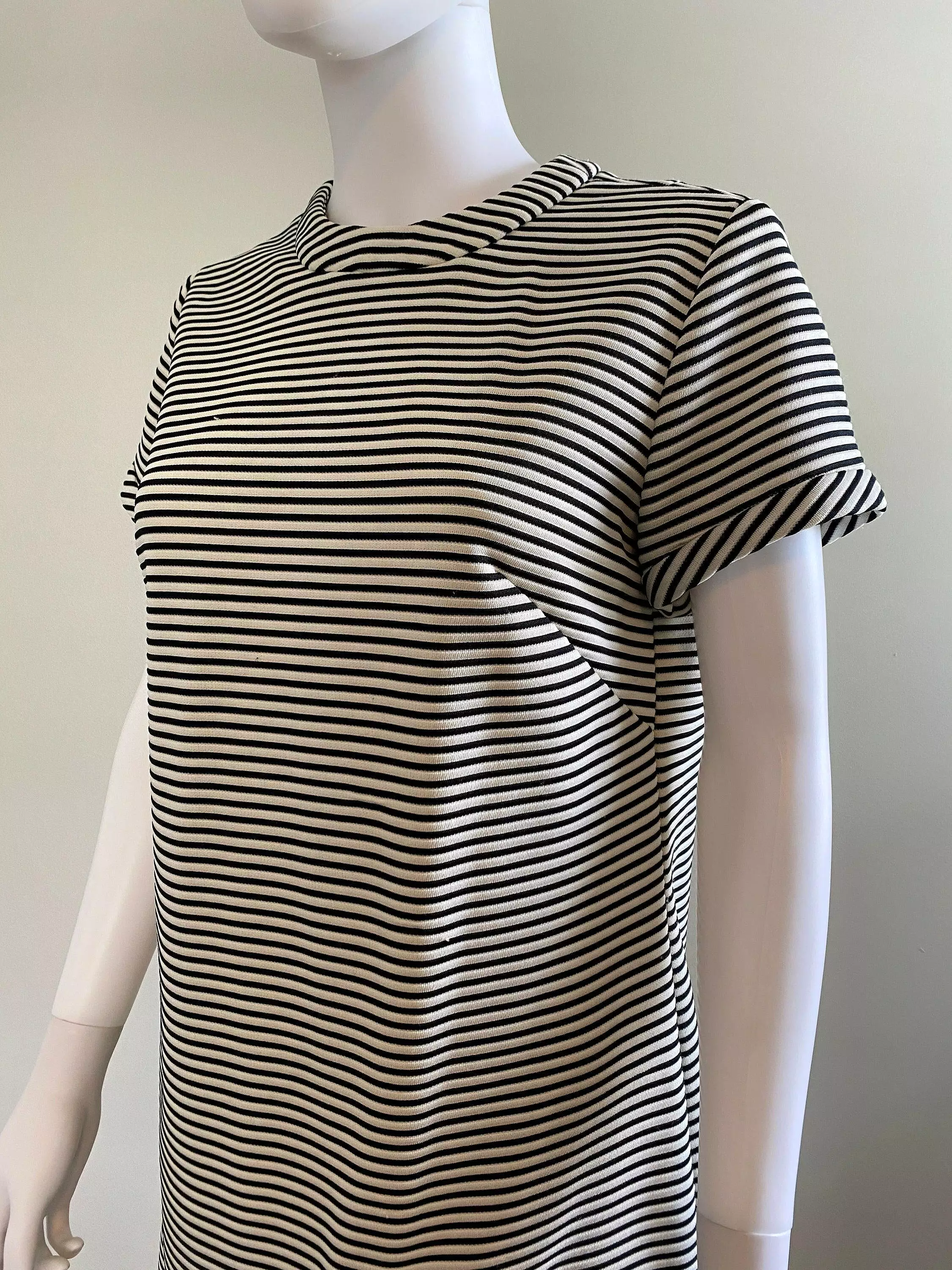 1960s Black and White Striped Shift Dress, 60s Retro Scooter Dress, Barbie Core Dress, Size S