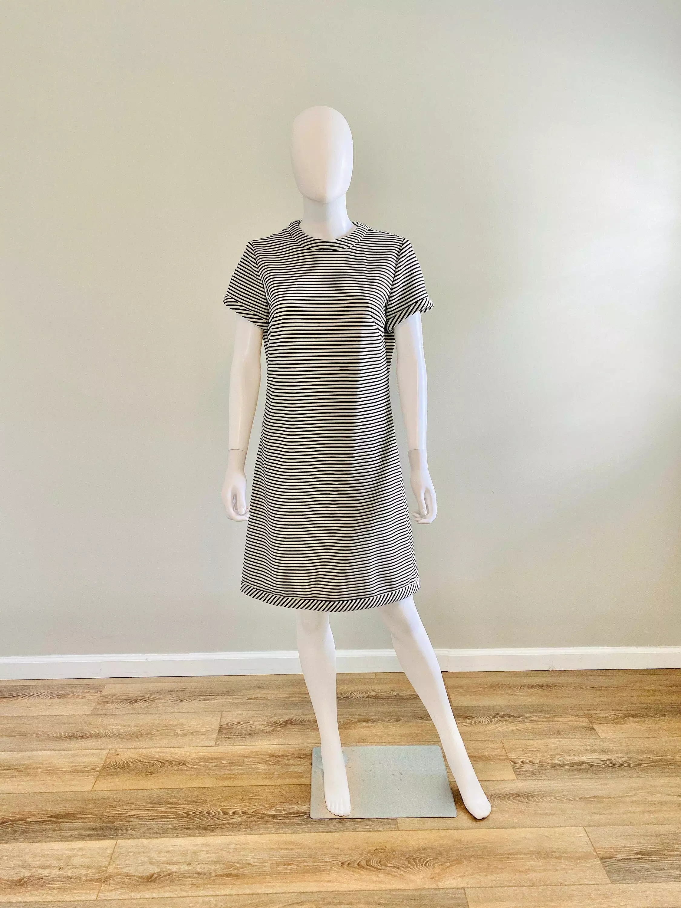 1960s Black and White Striped Shift Dress, 60s Retro Scooter Dress, Barbie Core Dress, Size S