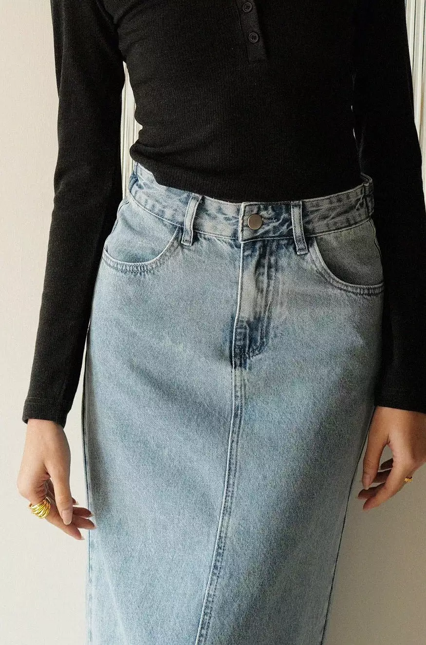 Denim midi skirt for travel