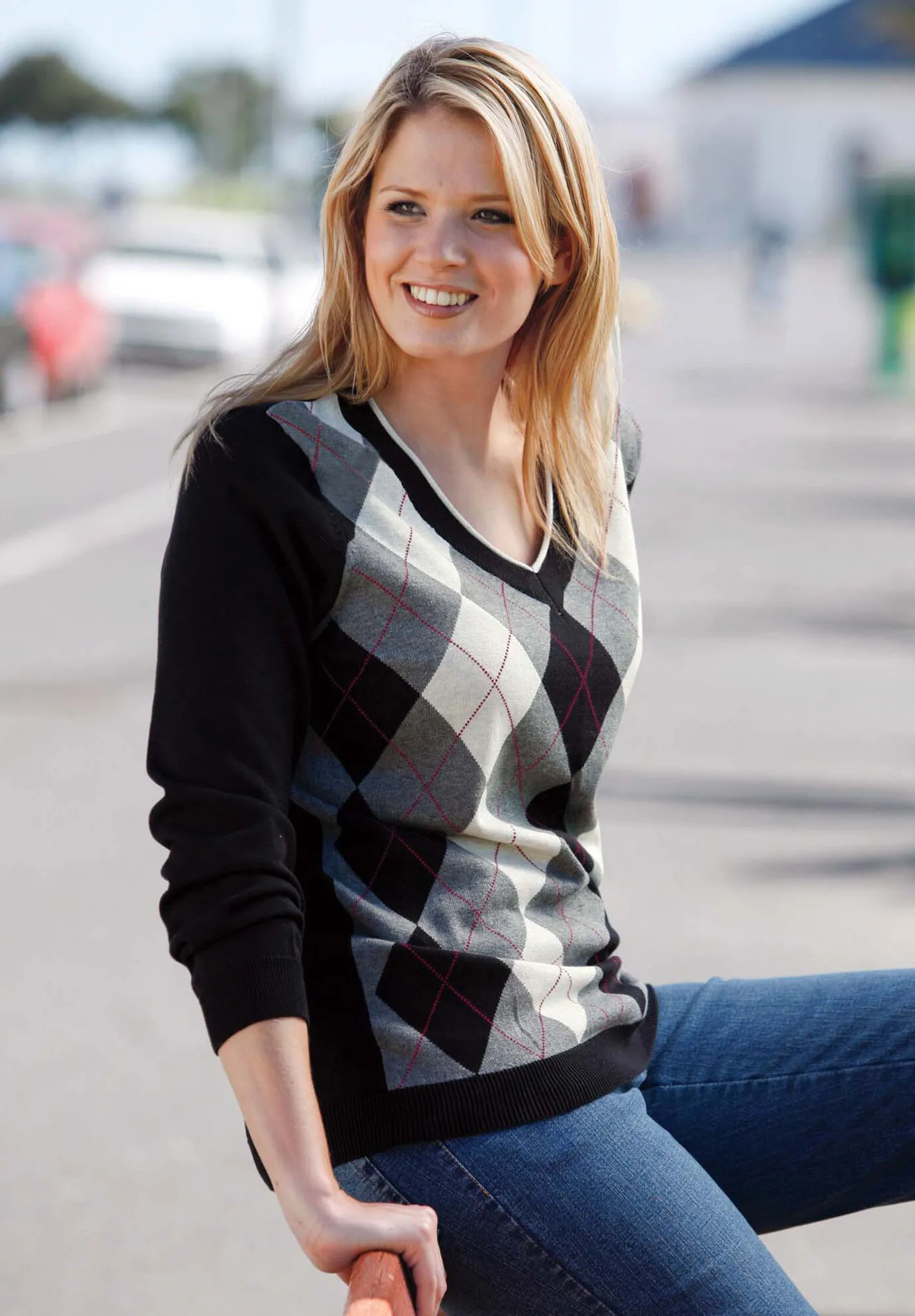 Argyle Sweater with V-shaped Neckline