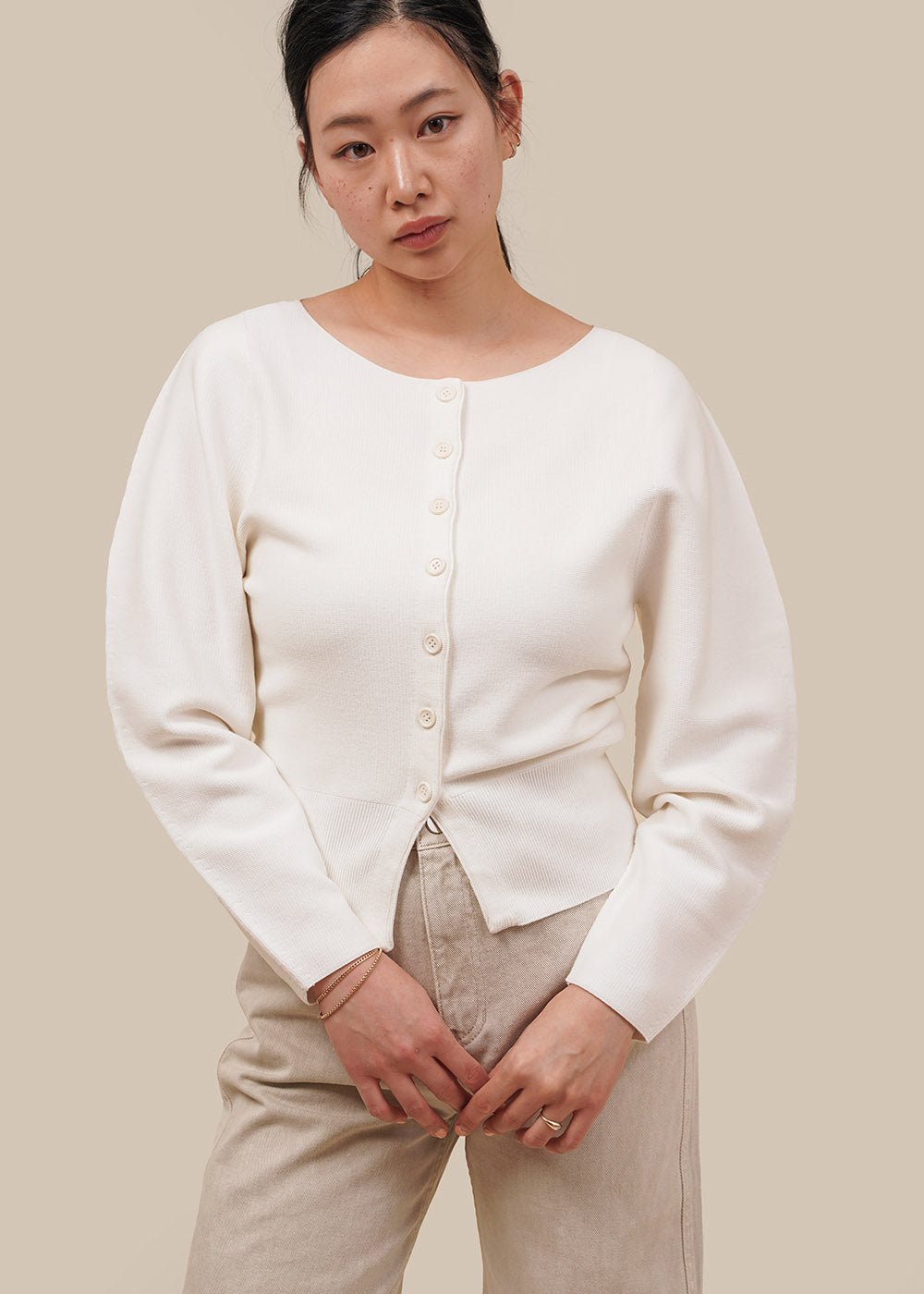 Whole garment rounded cardigan - ivory color